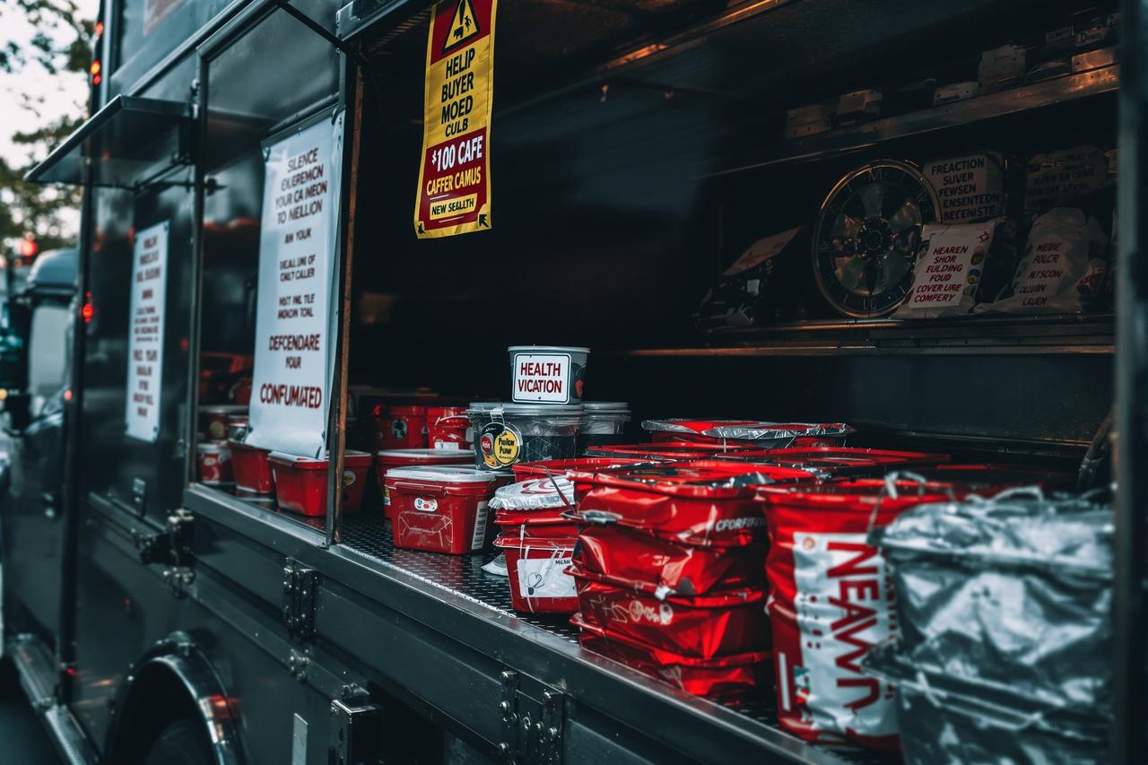 匿名投稿：某剧组盒饭供应商使用地沟油，员工多次吃出老鼠屎 - 吃瓜视频网